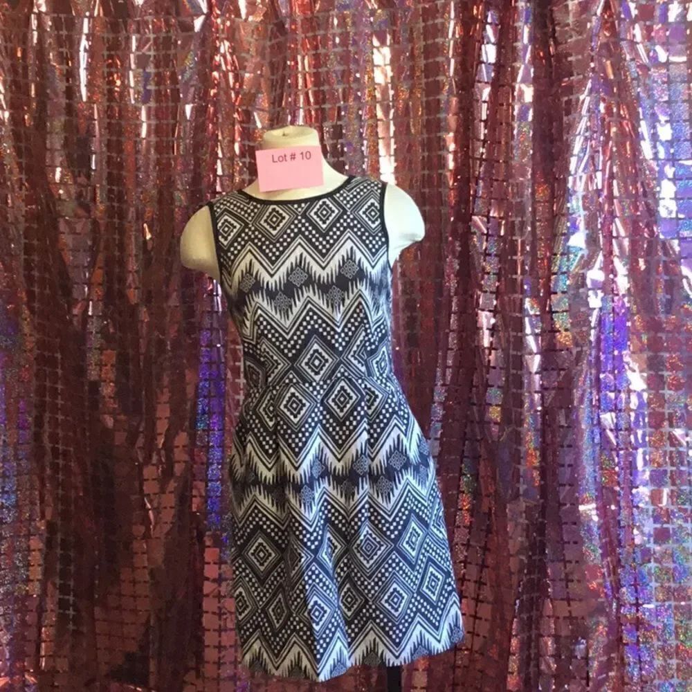 J CREW sleeveless dress in geo patterns size 2 in black & cream colors